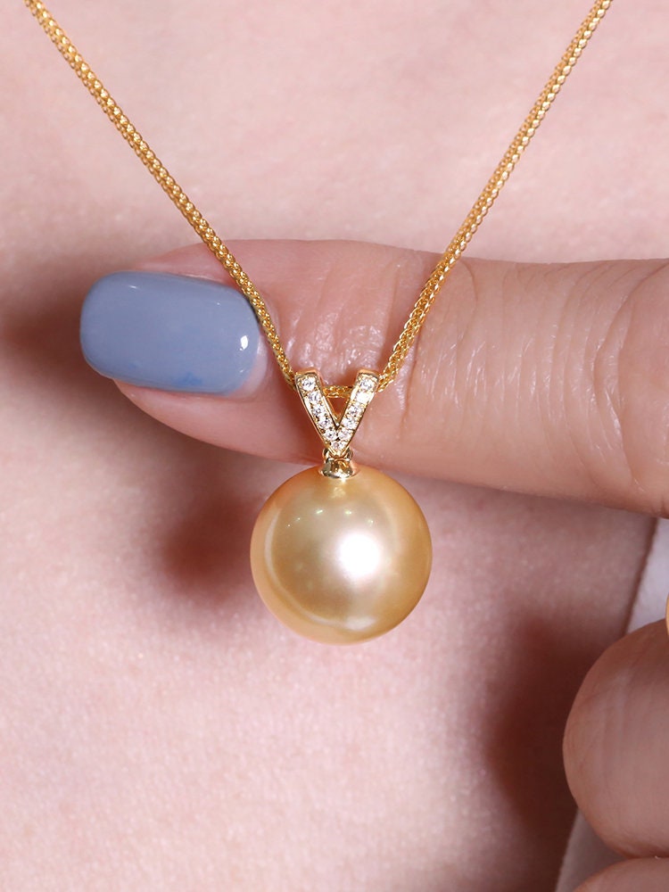 V-Shaped Diamonds Pendant with Hgue South Sea Golden Pearl - 18K Gold