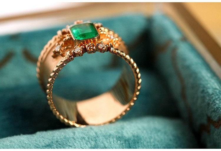 Italian Crafted Emerald 18K Yellow Gold Ring with Diamond