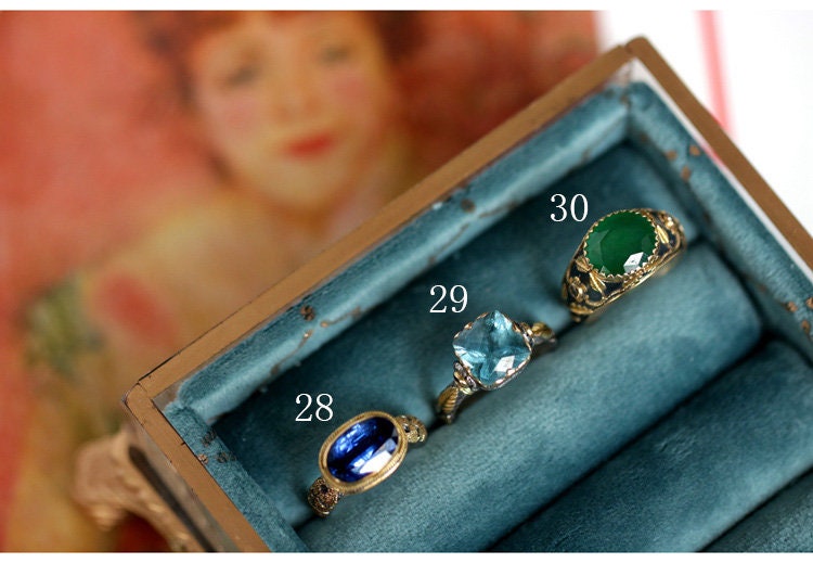 12x7mm Blue Sapphire 18K Gold Vintage Ring