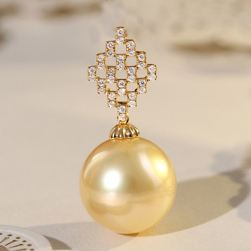Golden South Sea Pearl Necklace with 18K Gold Clasp – Lavishly Designed