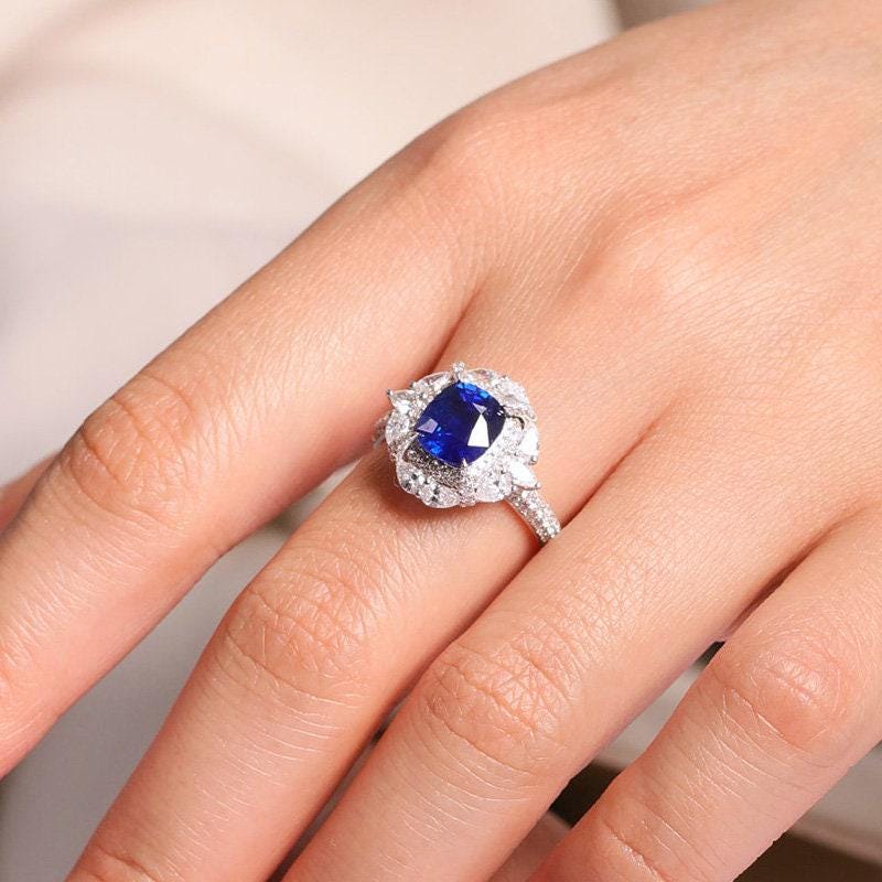1.55ct Blue Sapphire 18K Gold Ring with Double Diamonds