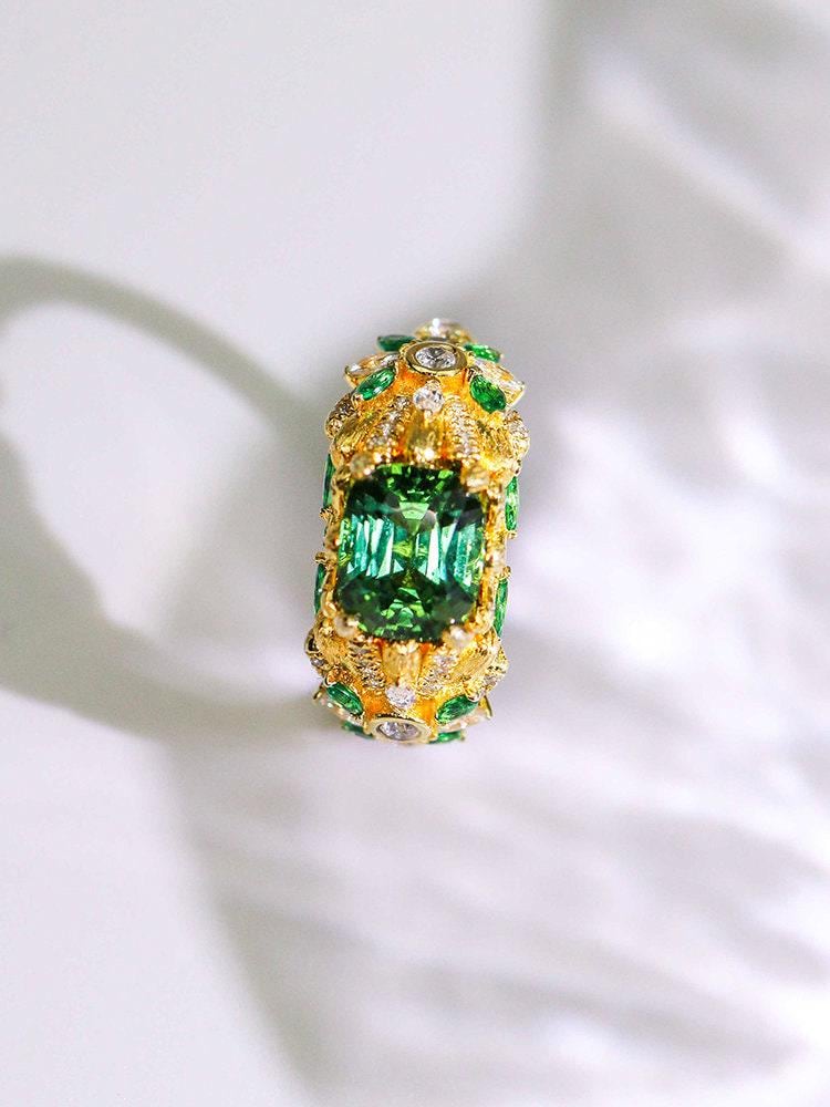 2.46ct Green Tourmaline Engraved 18K Gold Ring with Diamond