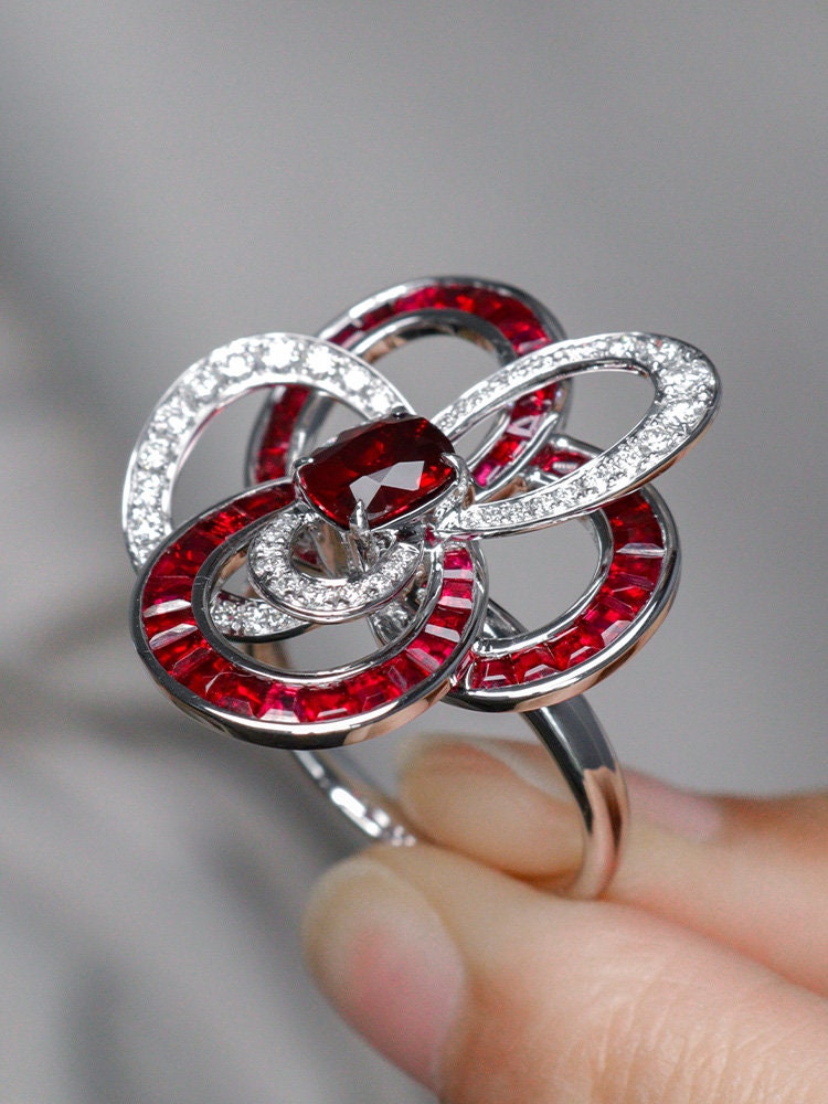 Art Deco Pigeon Blood Ruby 18K Gold Free Form Ring