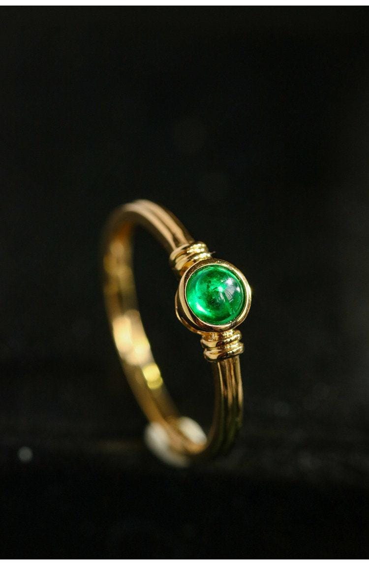 Emerald Cabochon Cut Vintage Ring - 18K Yellow Gold