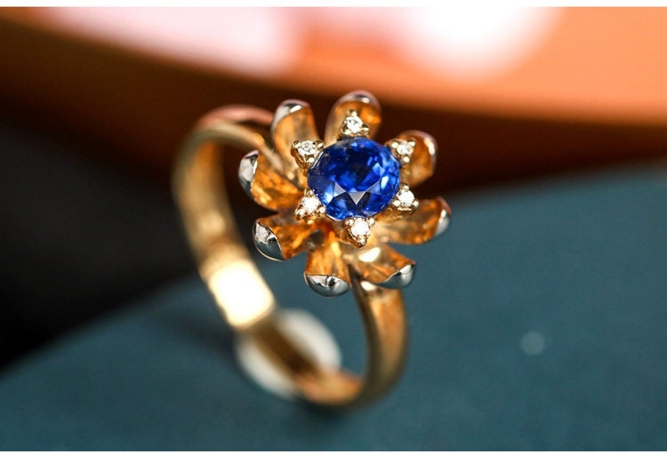 Engraved Flower Ring with Blue Sapphire - 18K Yellow Gold