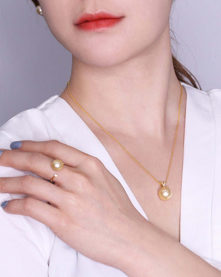V-Shaped Diamonds Pendant with Hgue South Sea Golden Pearl - 18K Gold