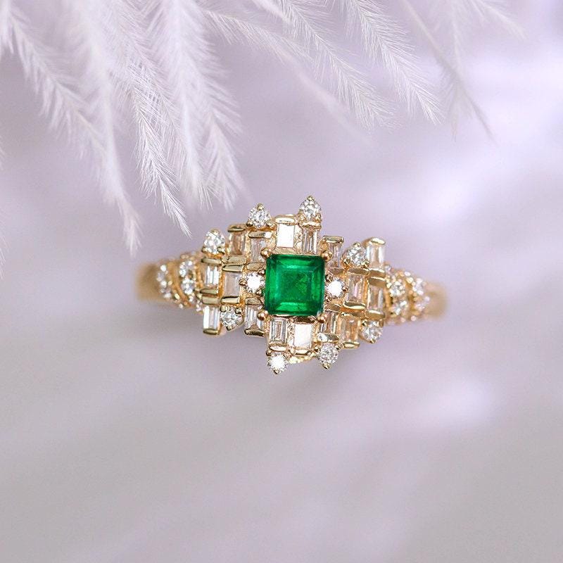 Cluster Emerald & Diamonds Ballerina Design Ring in 18K Yellow Gold