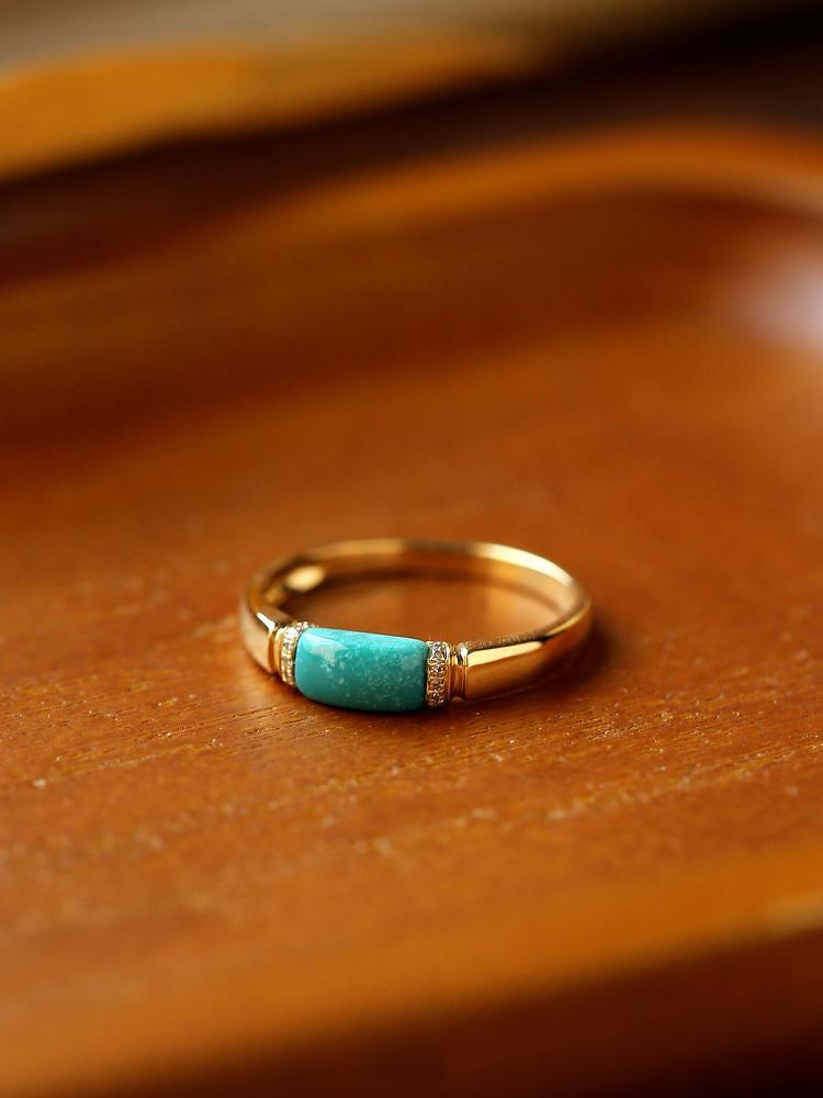 Vintage-Style Turquoise Saddle Ring in 18K Yellow Gold
