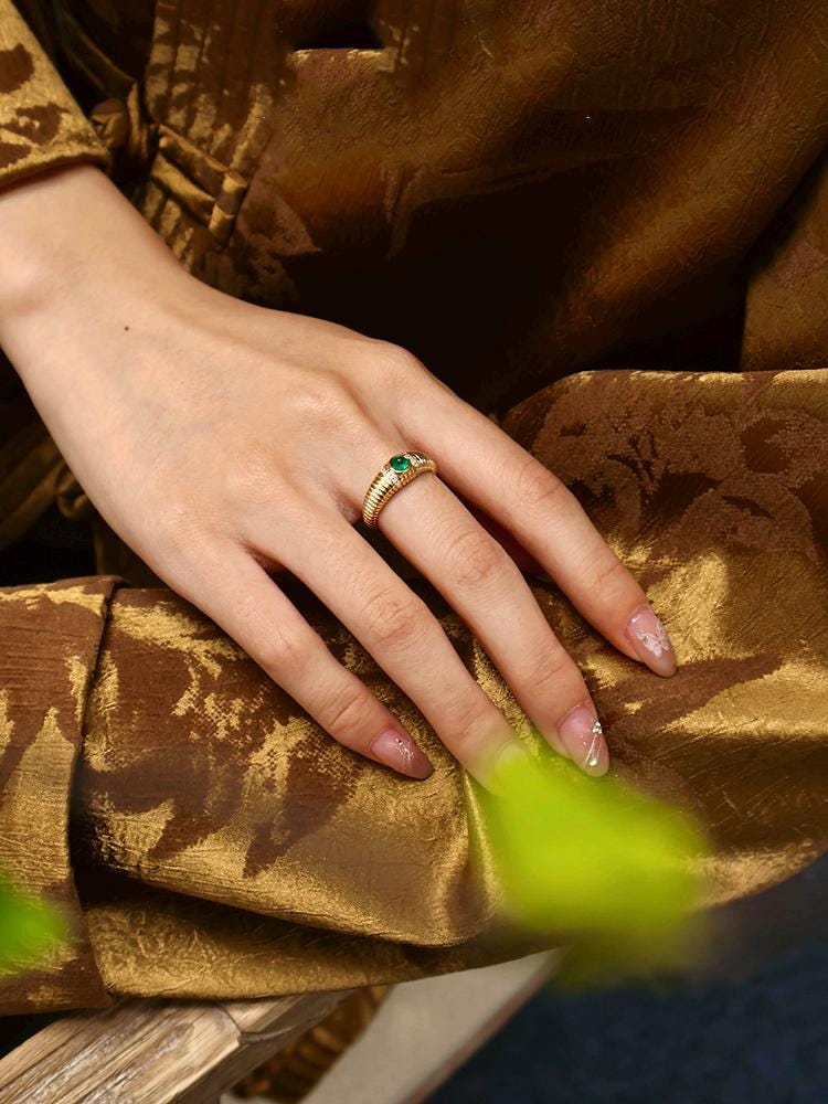 Engraved Cabochon Emerald Ring – Chunky Ribbed 18K Gold Band