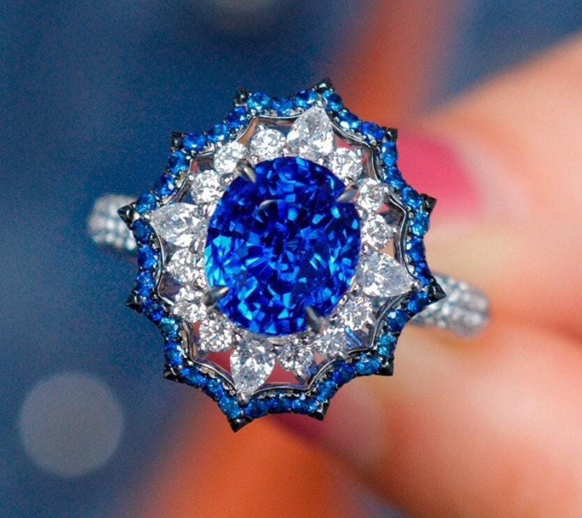 3.57ct Blue Sapphire & Halo Diamonds Ballerina Ring - 18K White Gold