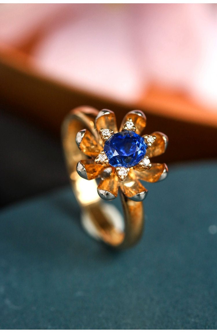Engraved Flower Ring with Blue Sapphire - 18K Yellow Gold