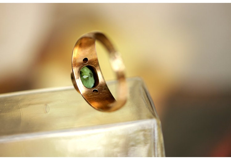 Green Tourmaline & Diamond Ring - 18K Yellow Gold Vintage Design