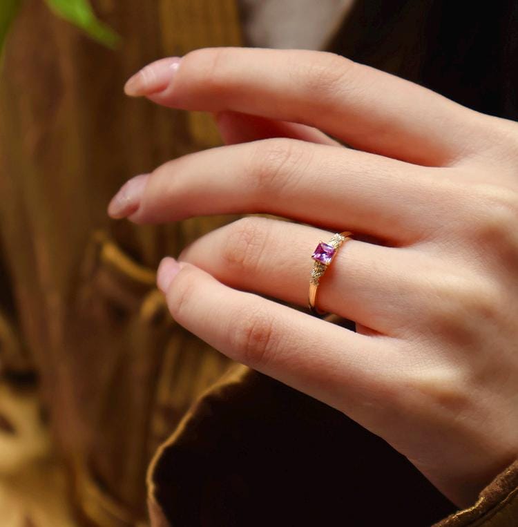 Princess-Cut Padparadscha Sapphire Ring - 18K Yellow Gold