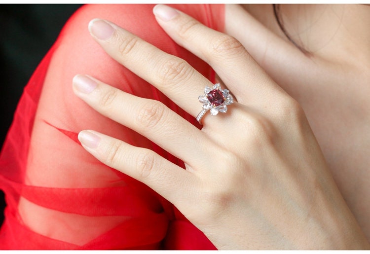 Flower Redish Spinel 1.01ct & White Sapphire Ring - 18K White Gold