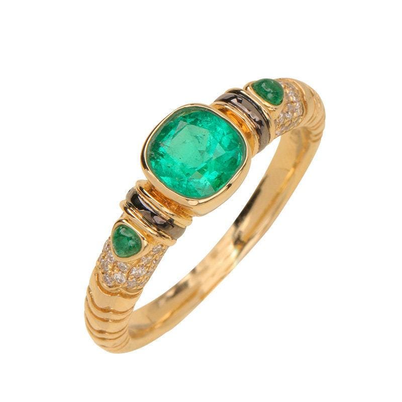 Superior Emerald Black Agate 18K Gold Engraved Ring