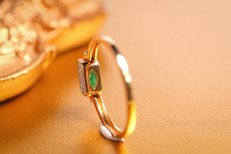 Emerald & White Diamond Horizontal Stone Flip Ring in 18K Yellow Gold