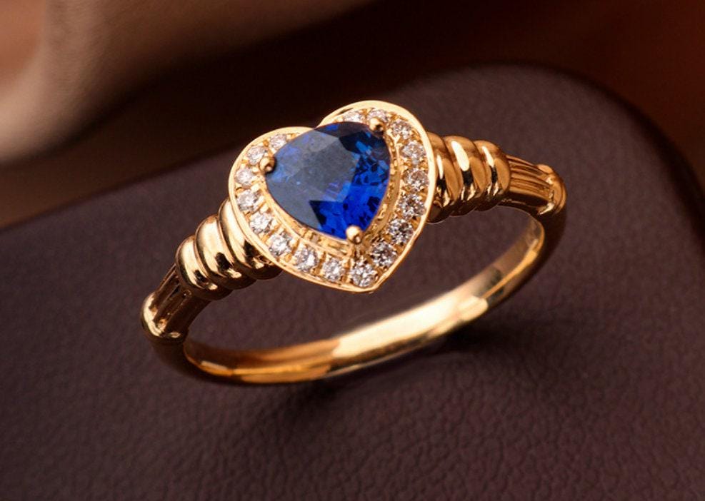 Cornflower Blue Sapphire Heart-Shaped Ring in 18K Yellow Gold