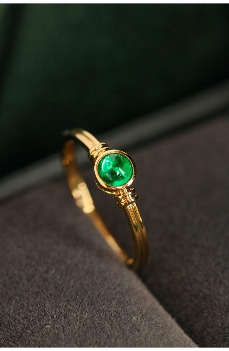 Emerald Cabochon Cut Vintage Ring - 18K Yellow Gold