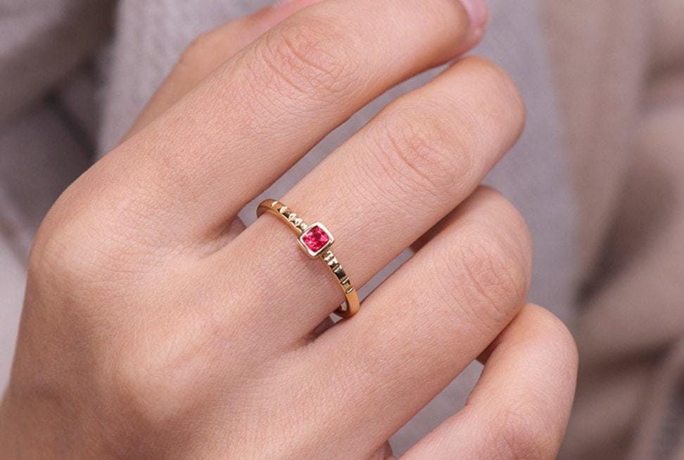 Jedi Spinel 18k Gold Ring with Minimalist Design