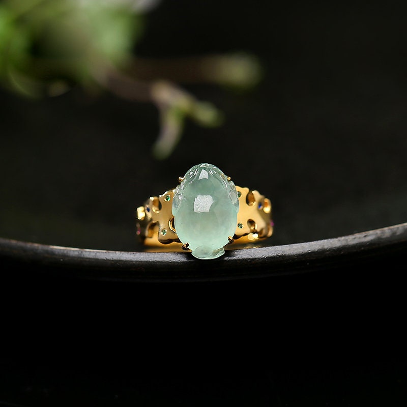 Frog Carving Jade Ring in 18K Yellow Gold