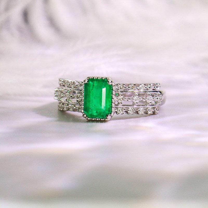 Emerald with Diamonds Engagement Ring in 18K White Gold