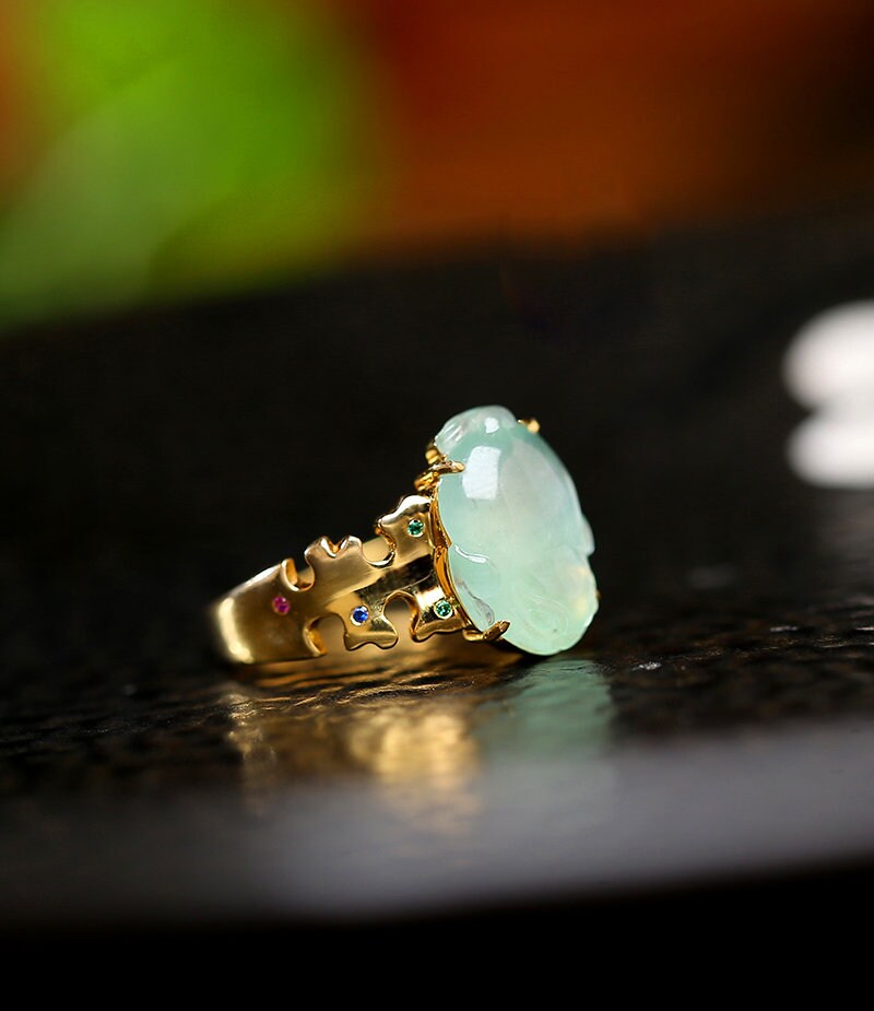 Frog Carving Jade Ring in 18K Yellow Gold
