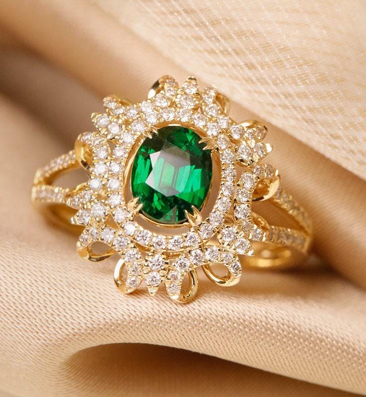 Tsavorite Oval Cut & Diamonds Ring in 18K Yellow Gold