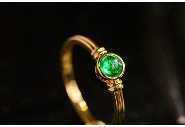 Emerald Cabochon Cut Vintage Ring - 18K Yellow Gold