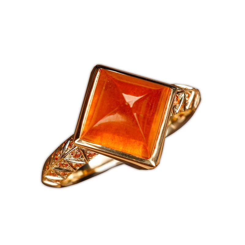 Engraved Arrow Fanta Garnet Cocktail Ring in 18K Yellow Gold