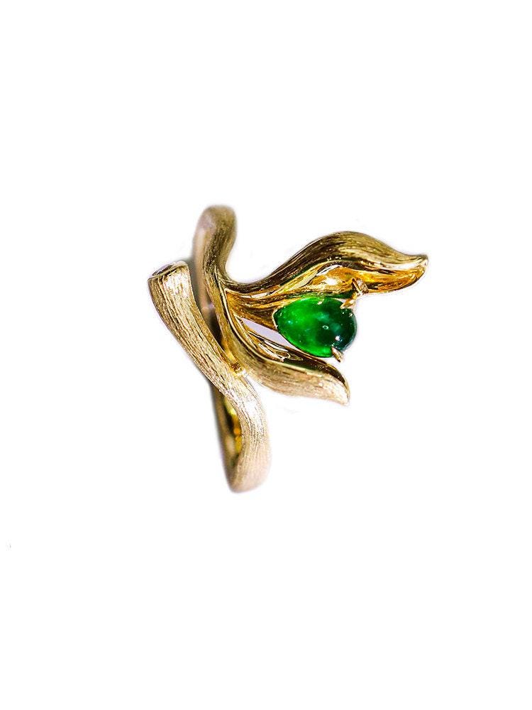 Magnolia Design Emerald Ring in 18K Yellow Gold