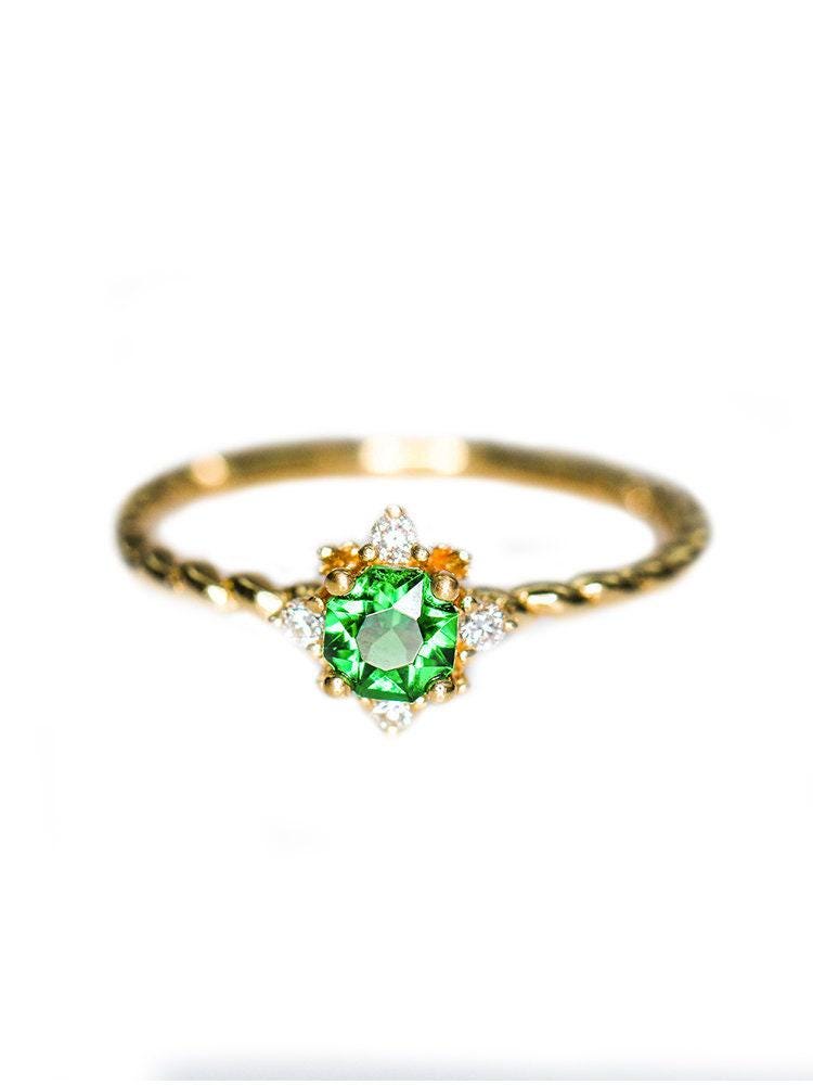 Tsavorite Asscher Cut & Diamond Twisted Ring in 18K Gold
