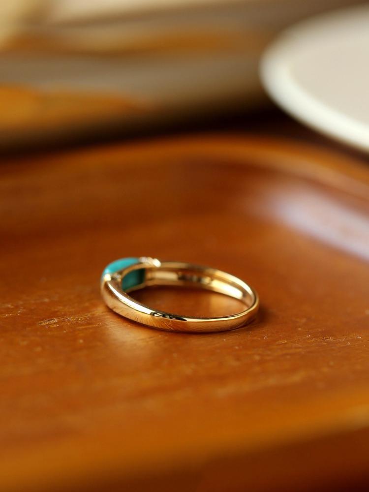 Vintage-Style Turquoise Saddle Ring in 18K Yellow Gold