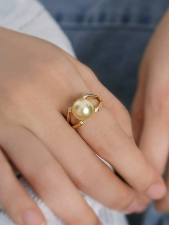 Stunning Golden South Sea Pearl Valentina Ring with Diamond - 18K Gold
