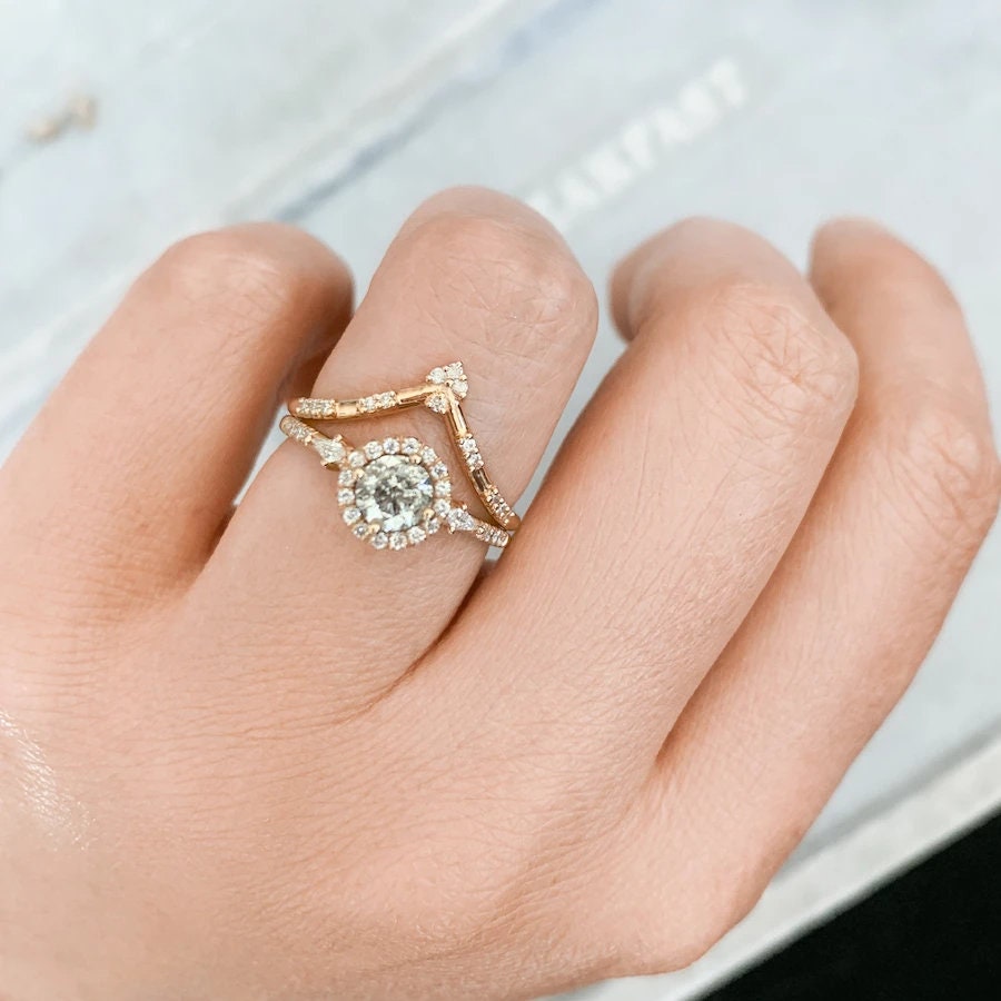 Salt And Pepper Diamond Round Brilliant Cut 18K Gold Wedding Ring