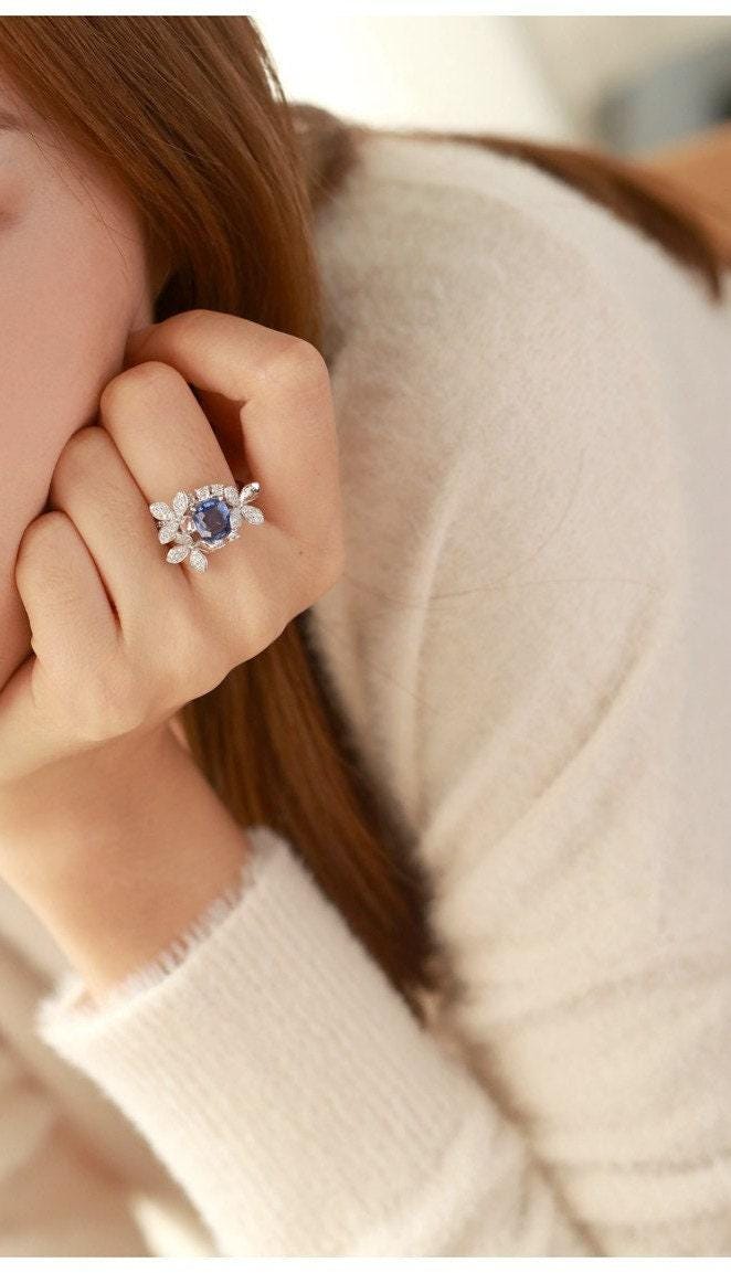 Flower Diamonds Ring with Blue Sapphire - 18K White Gold