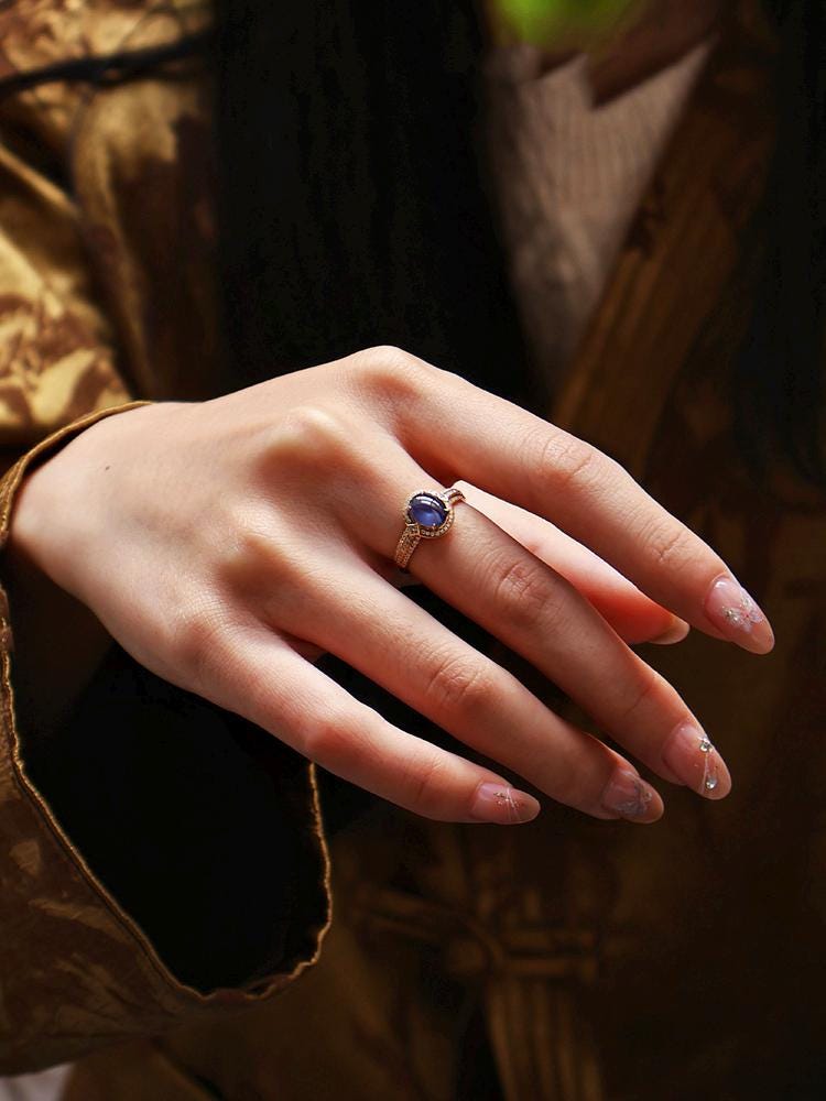 2.3ct Lavender Star Sapphire 18K Gold Ring in Halo Diamond