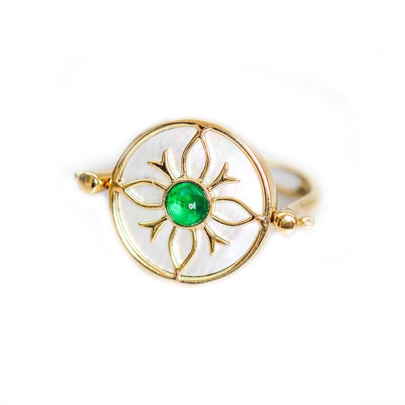 Emerald Cabochon Vintage Pearl Ring in 18K Yellow Gold