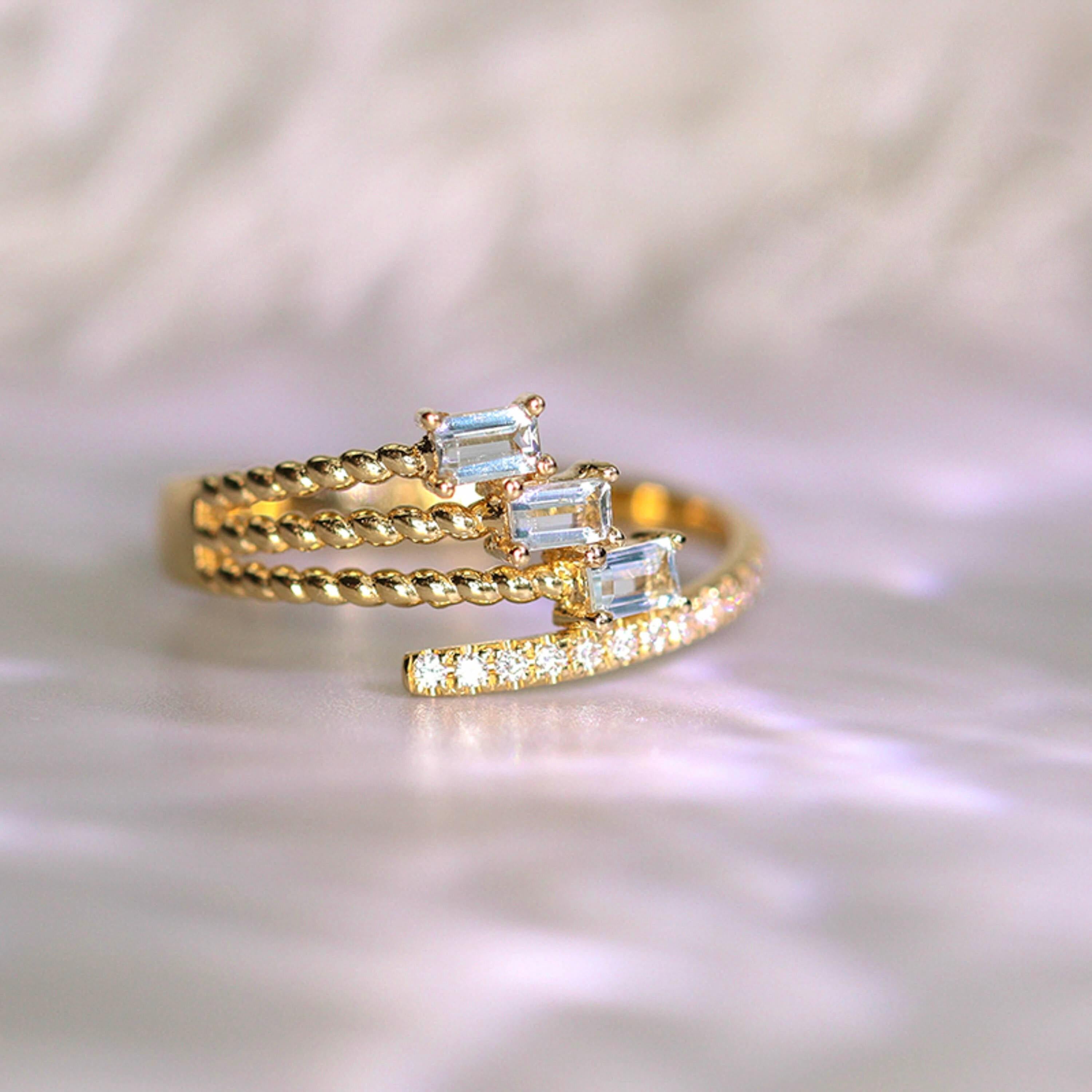 Granulation Design Aquamarine Ring with Diamonds – 18K Gold