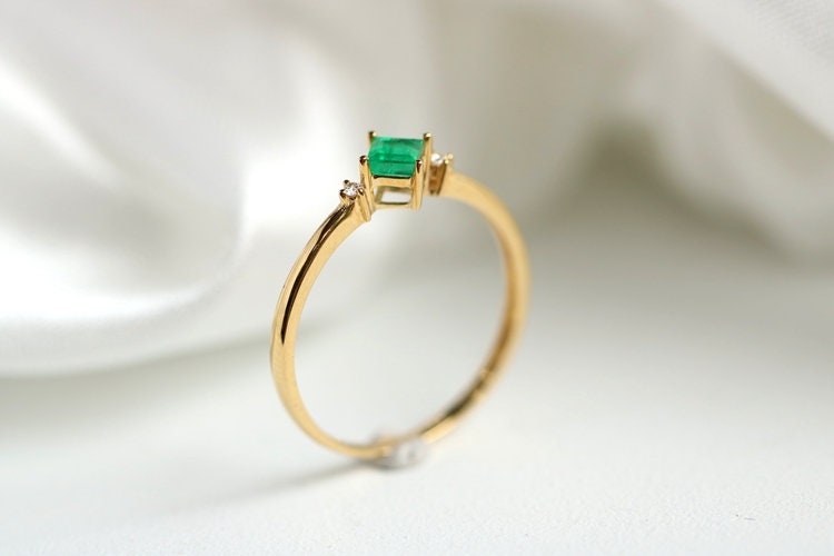 Emerald Square Cut and Side Diamond Ring in 18K Yellow Gold