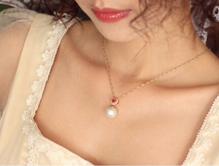 Ruby & 12mm South Sea Pearl Pendat in 18K Yellow Gold