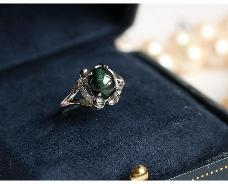 2.53ct Green Cat's Eye Stone Cabochon Ring in Platinum 950