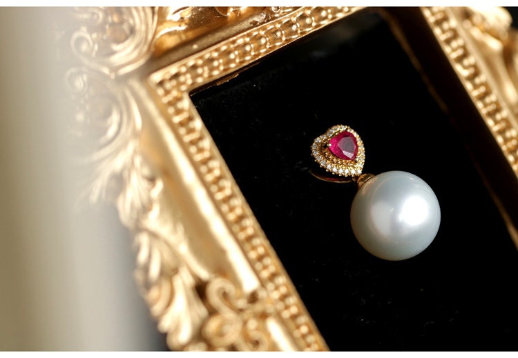 Ruby & 12mm South Sea Pearl Pendat in 18K Yellow Gold