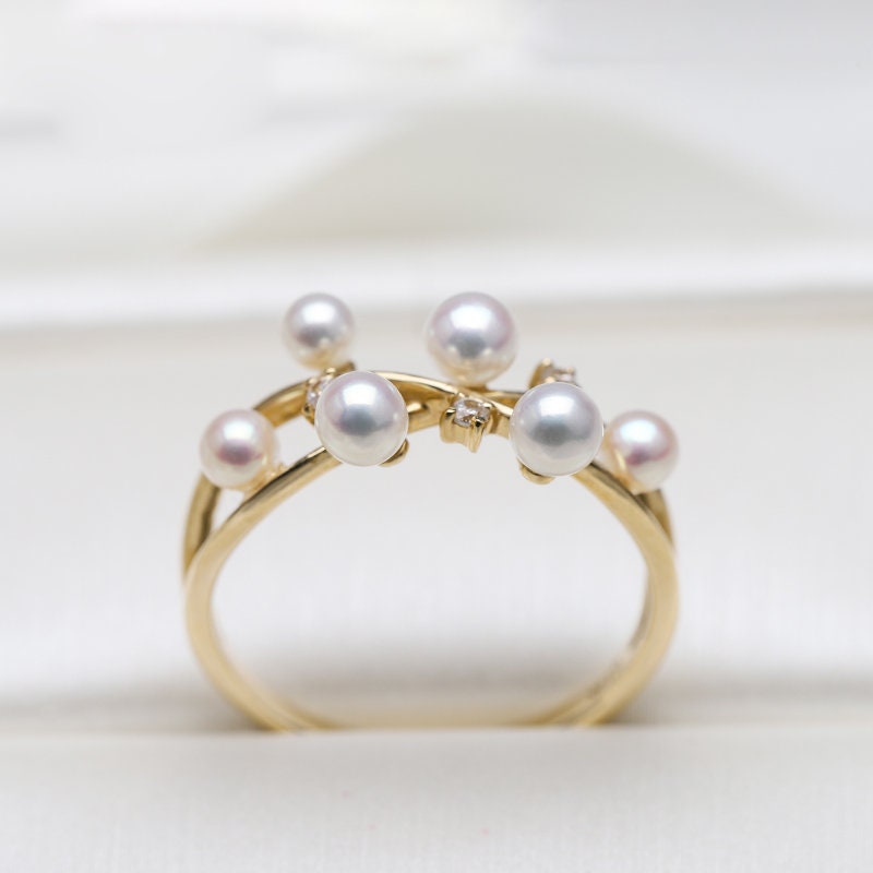 Six Akoya Pearl Cluster 18K Gold Ring with Diamond