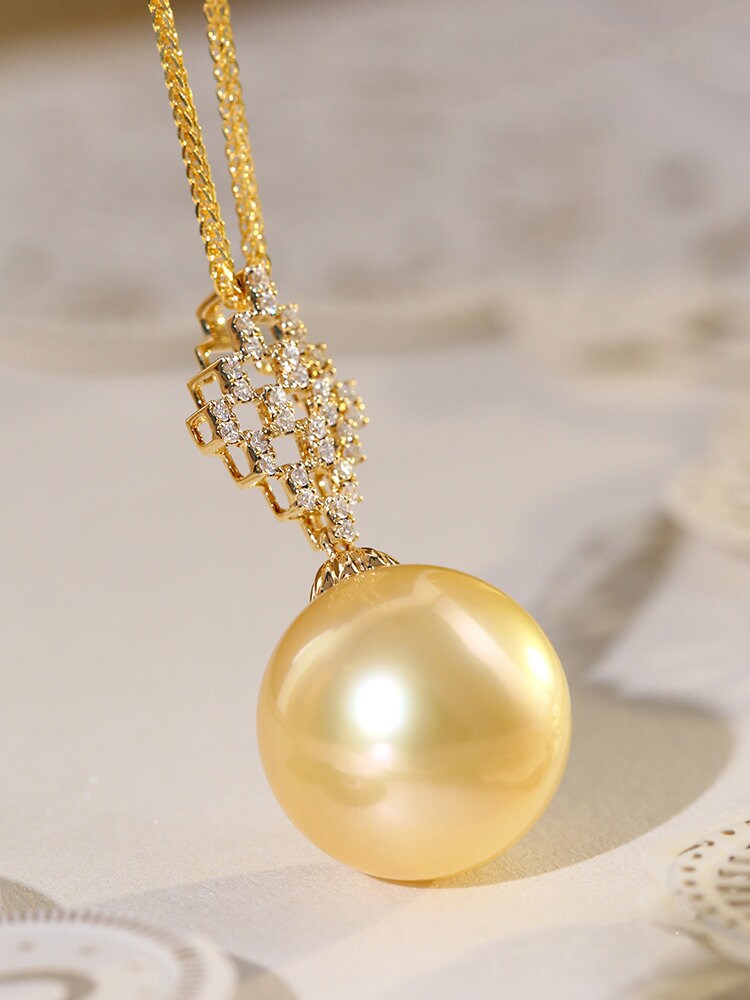 Golden South Sea Pearl Necklace with 18K Gold Clasp – Lavishly Designed