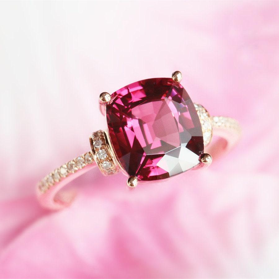 3ct Peach Red Garnet Cushion Ring in 18K Yellow Gold