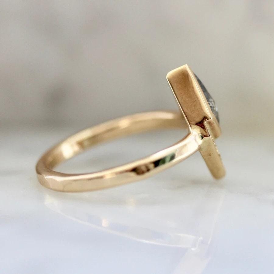 Brilinta Kite Rose Cut Salt & Pepper Diamond 18K Gold Wedding Ring