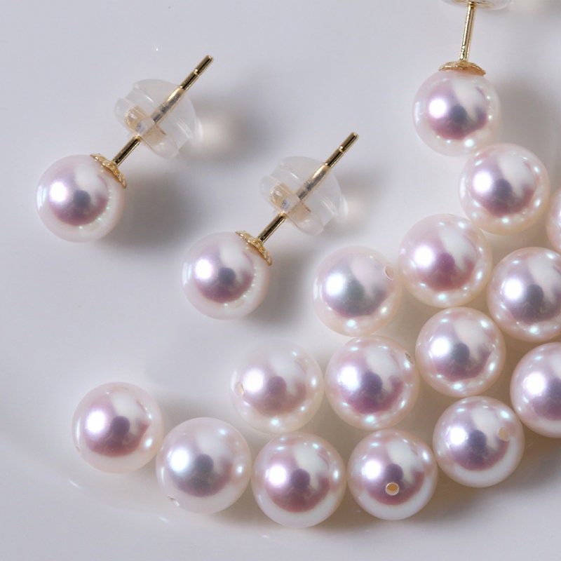 Luminous Akoya Pearl Studs in 18K Yellow Gold