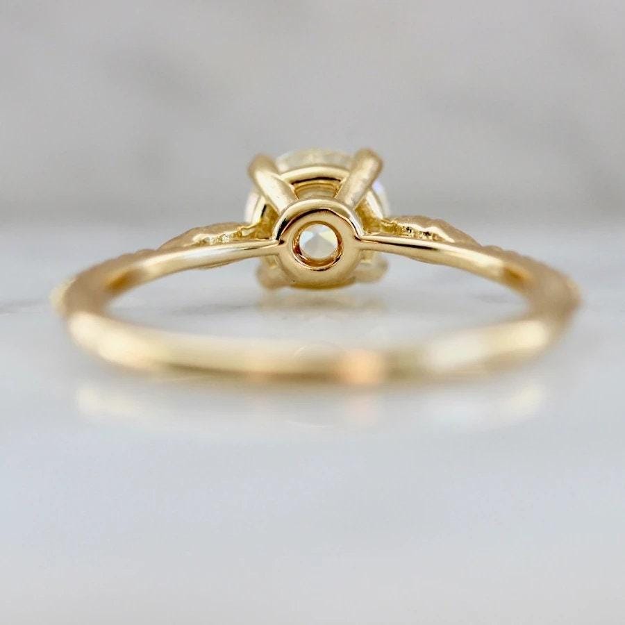 1.02ct Round Brilliant Cut Diamond Engagement Ring in 18K Yellow Gold
