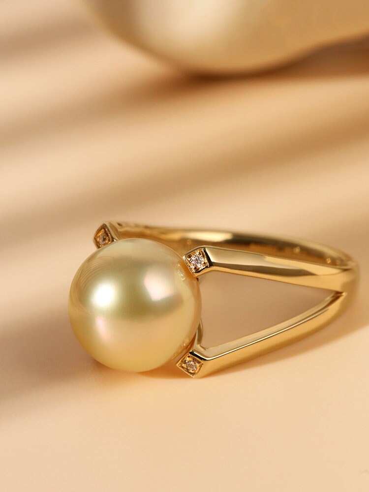 Stunning Golden South Sea Pearl Valentina Ring with Diamond - 18K Gold