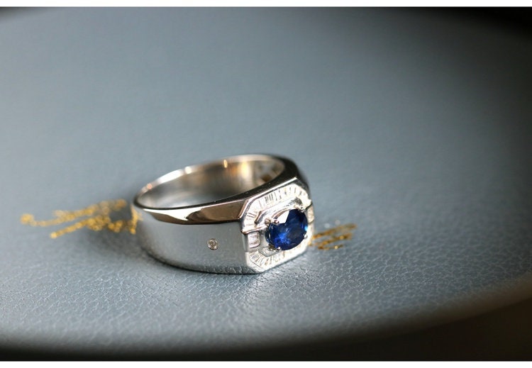 Blue Sapphire & Diamond Signet 18K Gold Ring - Classic Men’s Edition